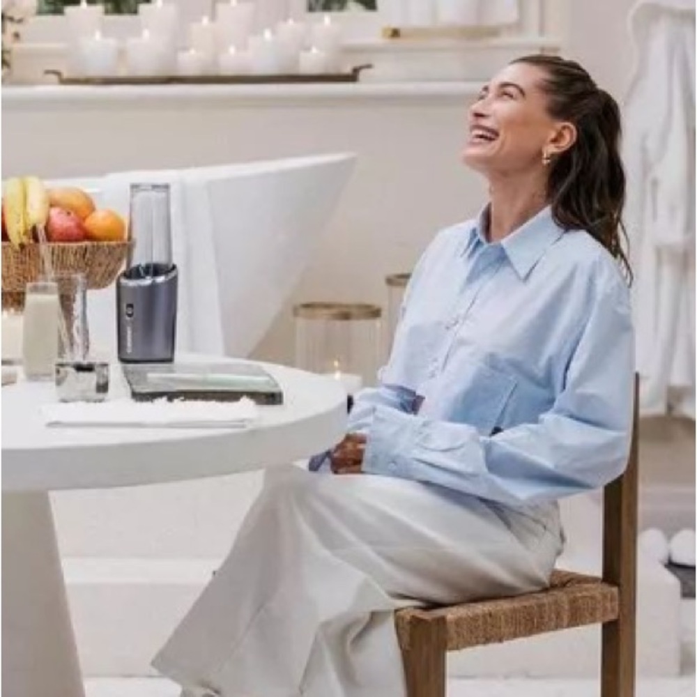 HAILEY BEIBER SOURCE UNKNOWN TOP